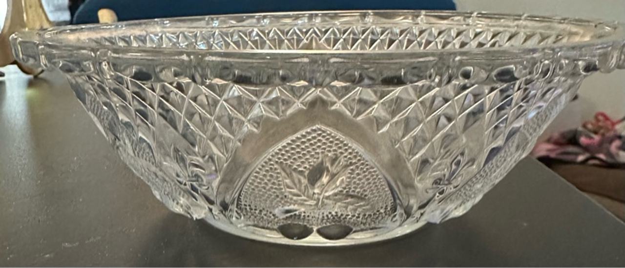 Kim Glass Bowl with Fleur De Lis and Rose Design 7"