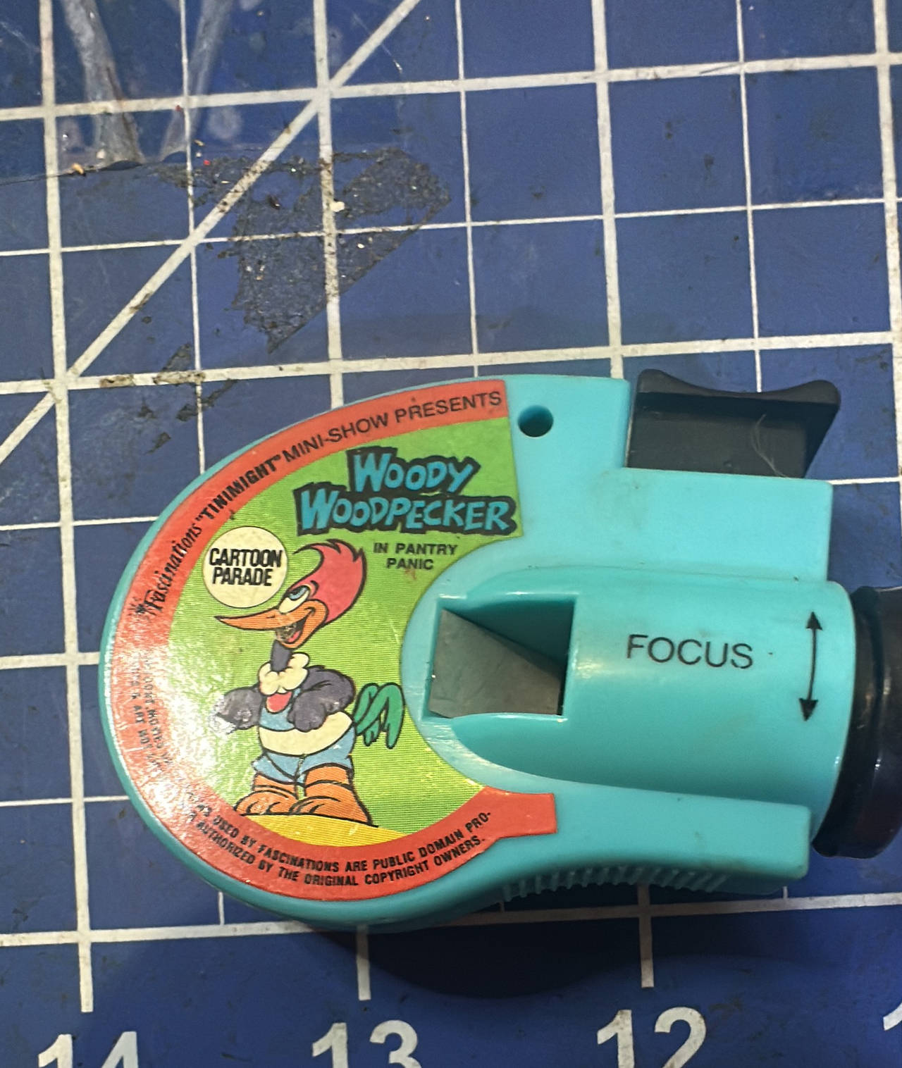 Fascinations Tinimight Mini-Show Woody Woodpecker Projector. 105