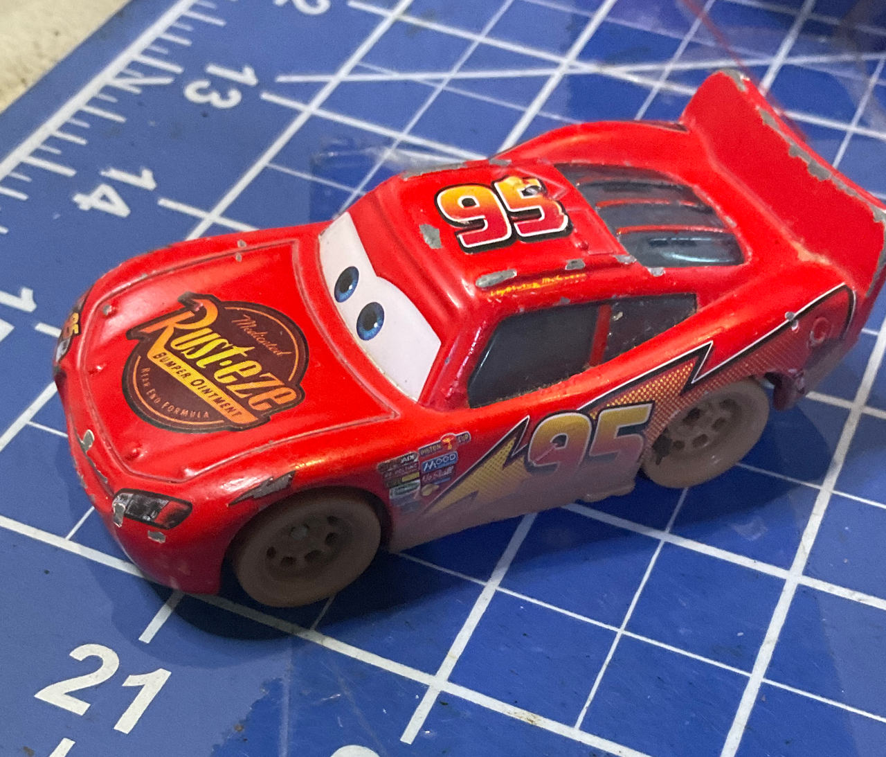 Disney Pixar Cars Lightning McQueen Die-Cast Vehicle