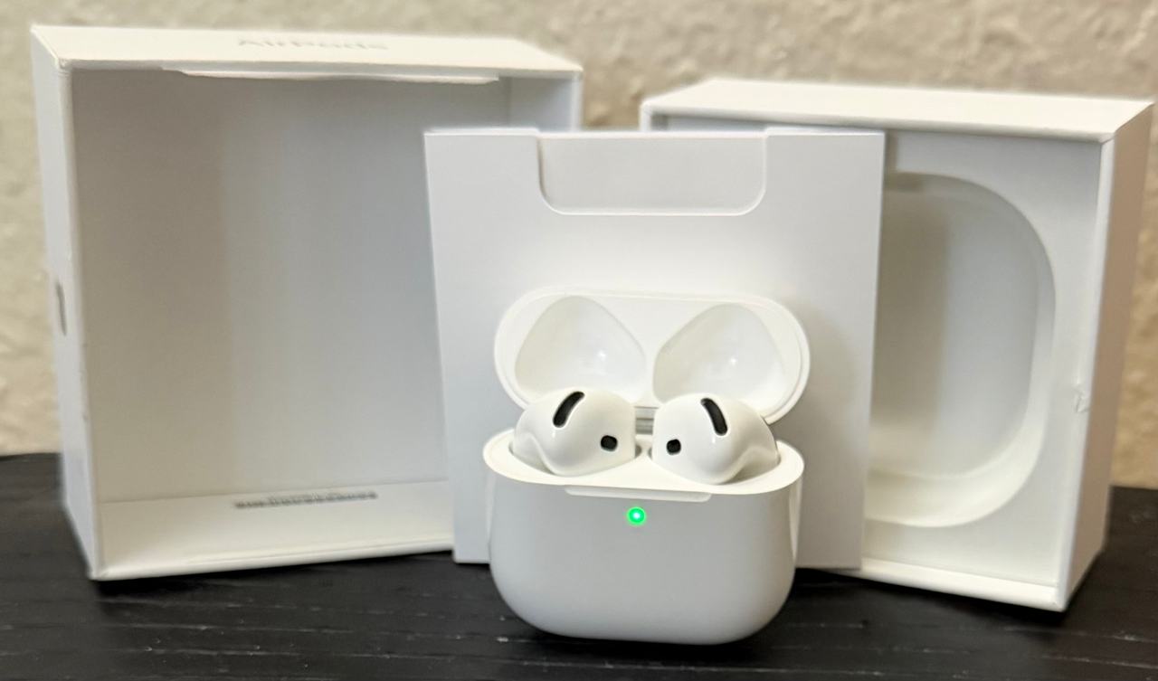 Apple AirPods 4 with Charging Case (USB-C)