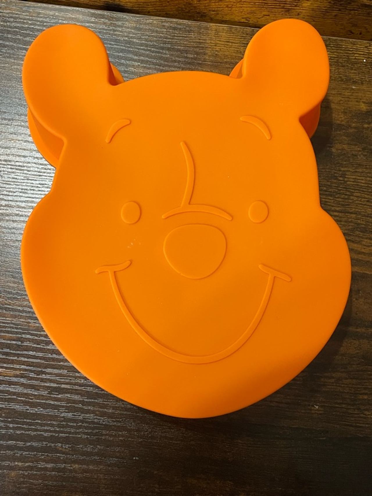 Skater Winnie the Pooh Silicone Cake Mold