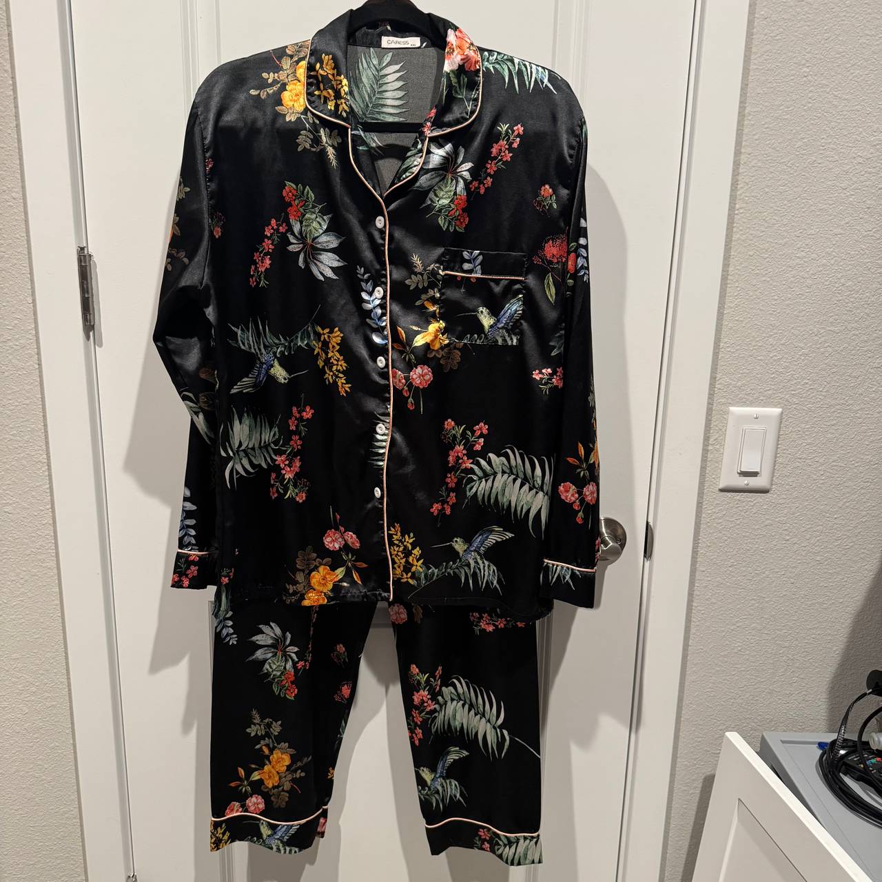  Caress Satin Pajama 2 piece set black tropical print fits like large