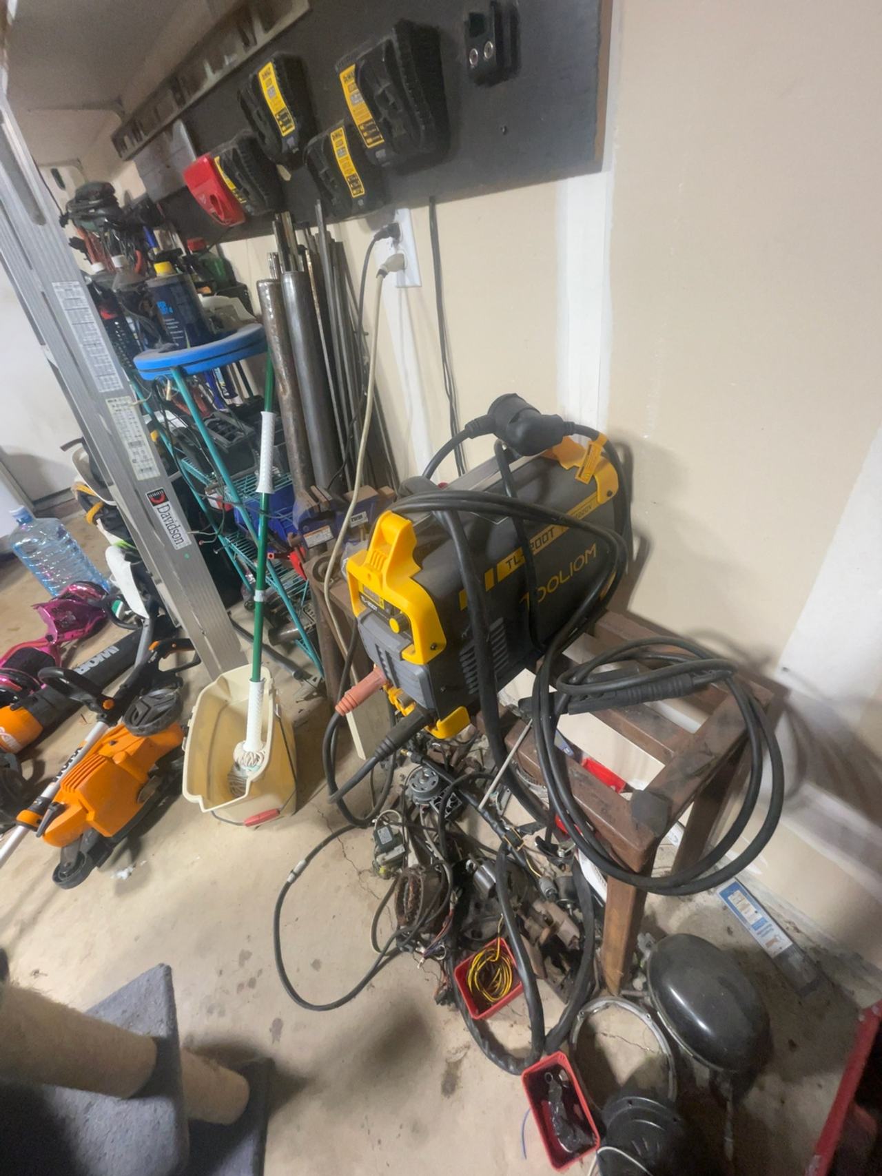 Tooliom 3-in-1 CUT/TIG/MMA Welder 135A Gasless Flux Core MIG