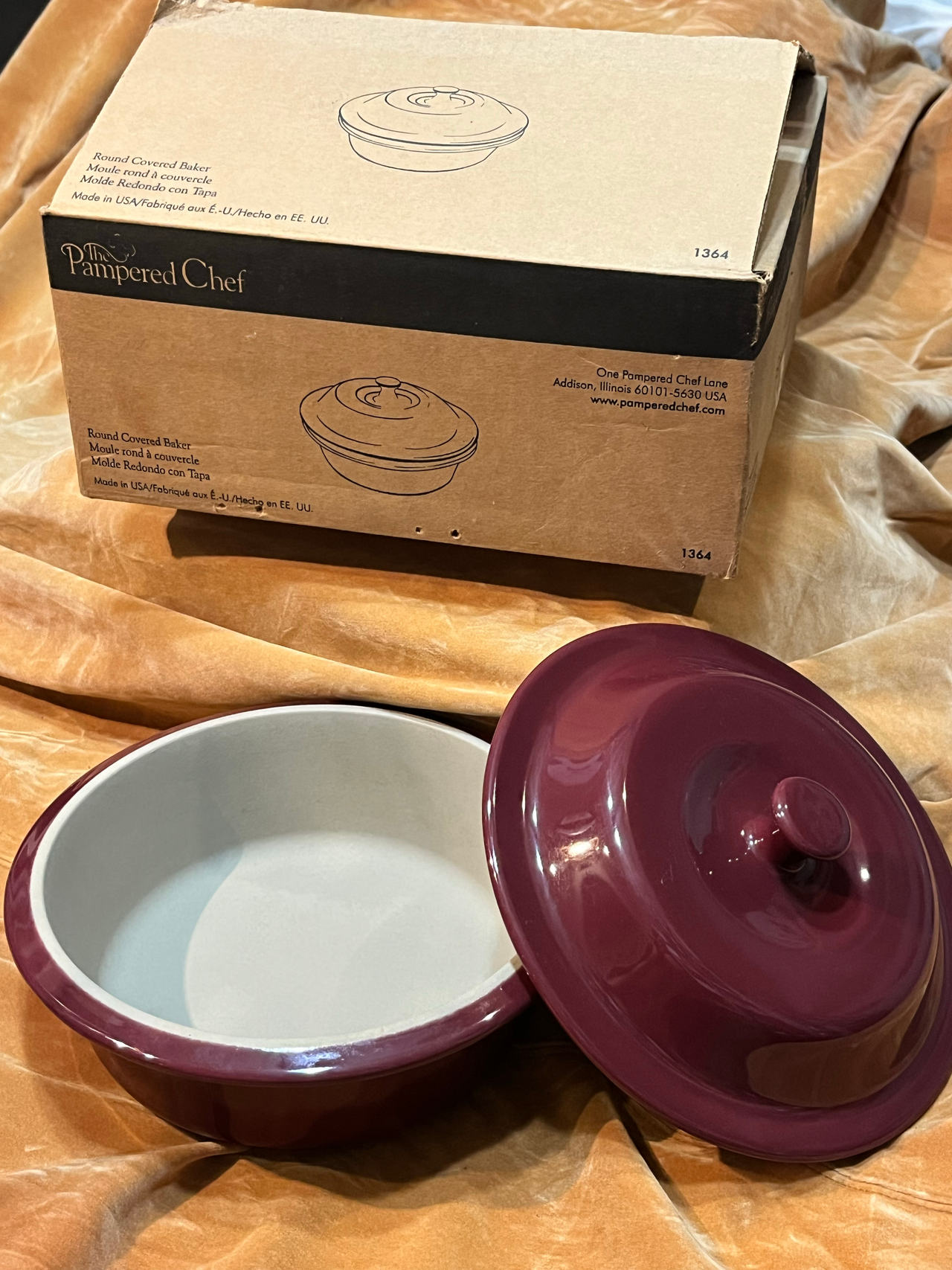 Pampered Chef Round Covered Baker