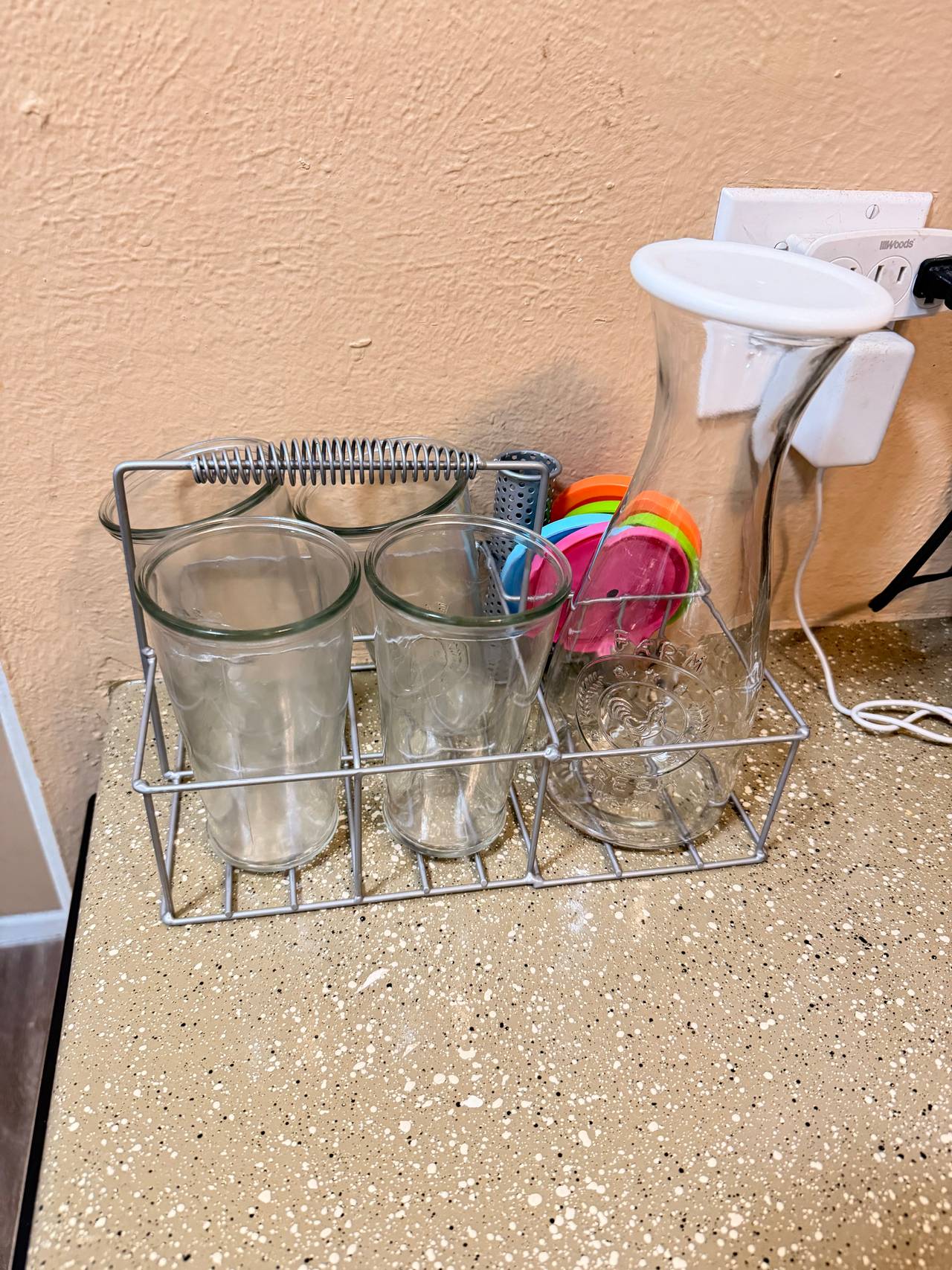 Glass Carafe Drink Set w/ 4 Glasses Metal Caddy Juice Water Pitcher