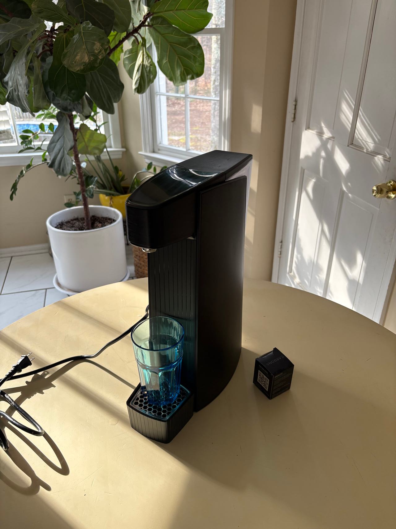 Carbon8 One Touch Sparkling Water Maker Black
