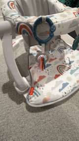 Fisher-Price Sit-Me-Up Floor Seat Rainbow Showers - Image 2