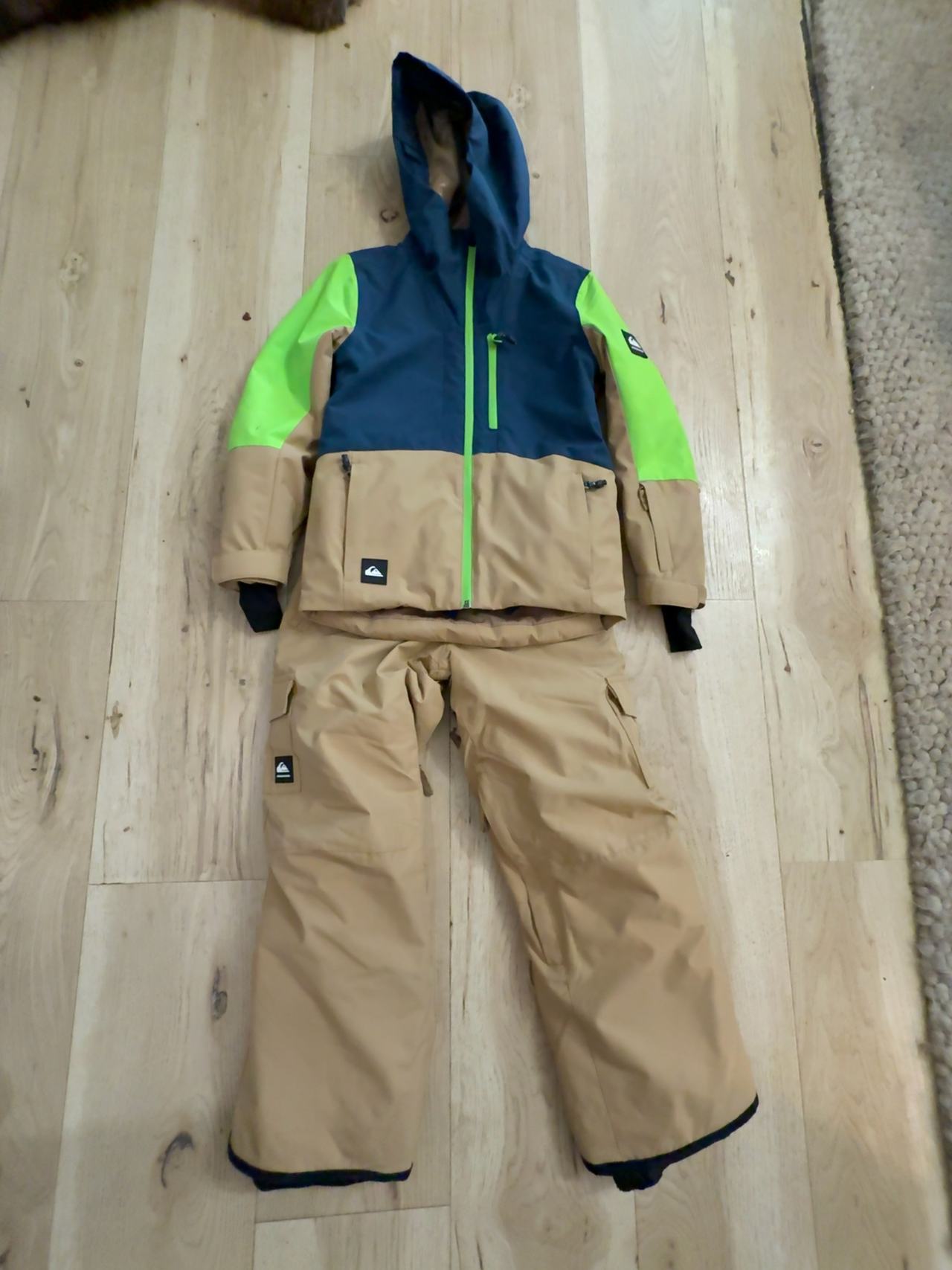 Quiksilver Ambition Snow Jacket and Snowboard Pants Boys size 8