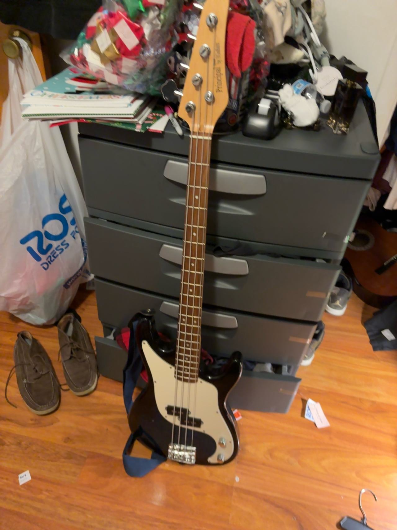 Behringer Electric Bass Guitar Black/White