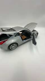 Maisto Nissan 350Z 1:18 Scale Die-cast Model Car - Image 4