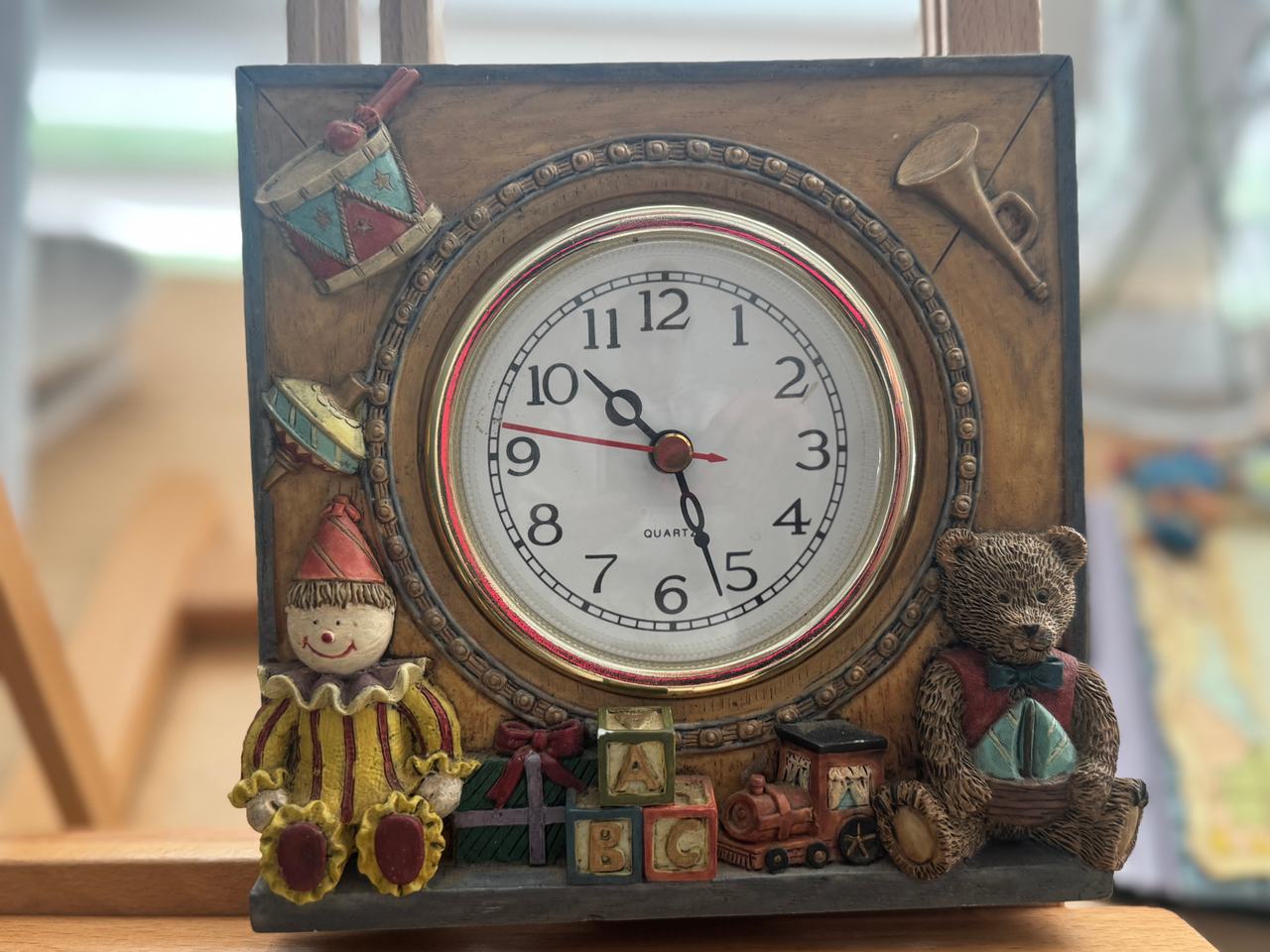 Vintage Toy-Themed Quartz Table Clock
