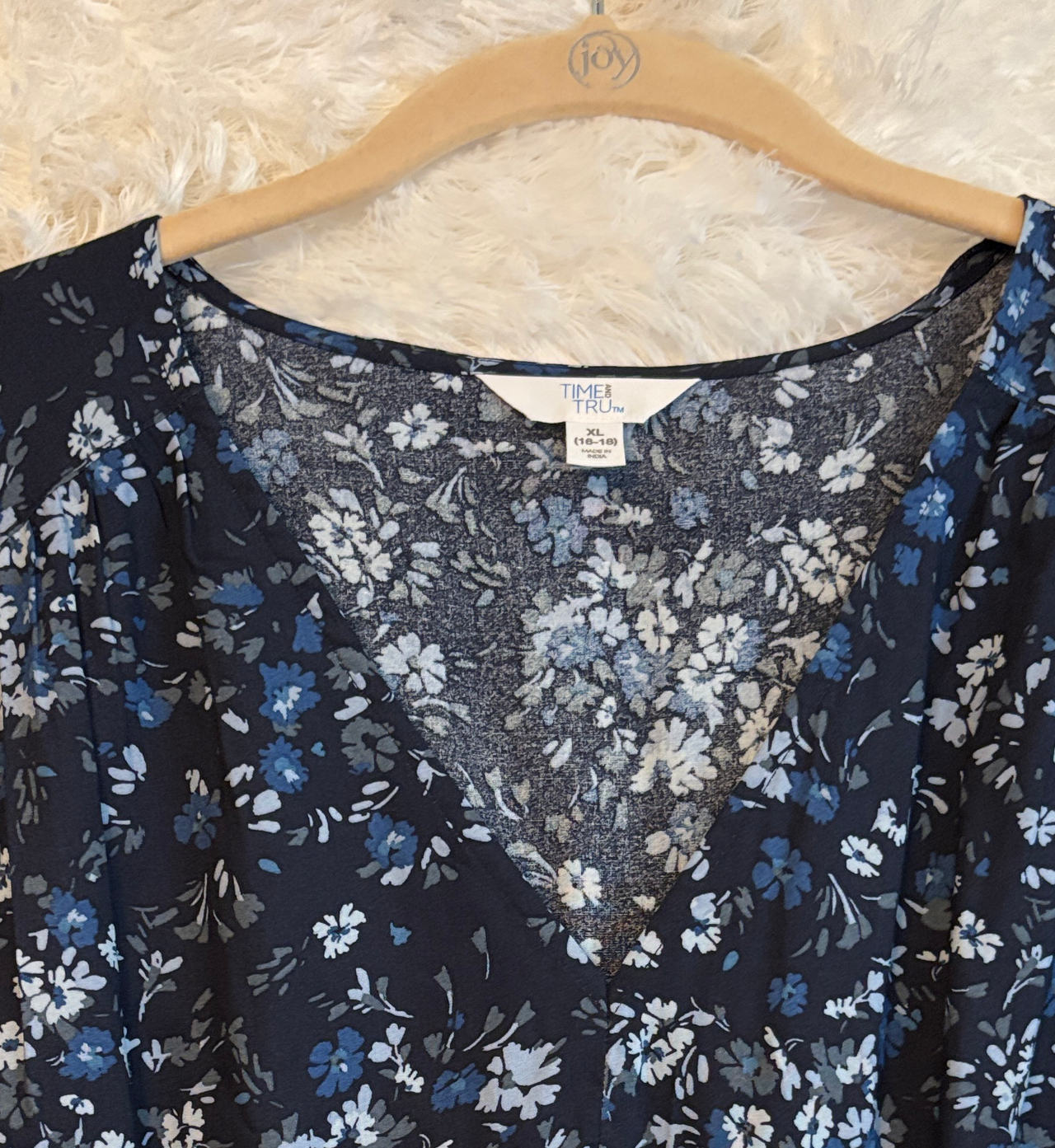 Time and Tru Women's Floral V-Neck Dress
