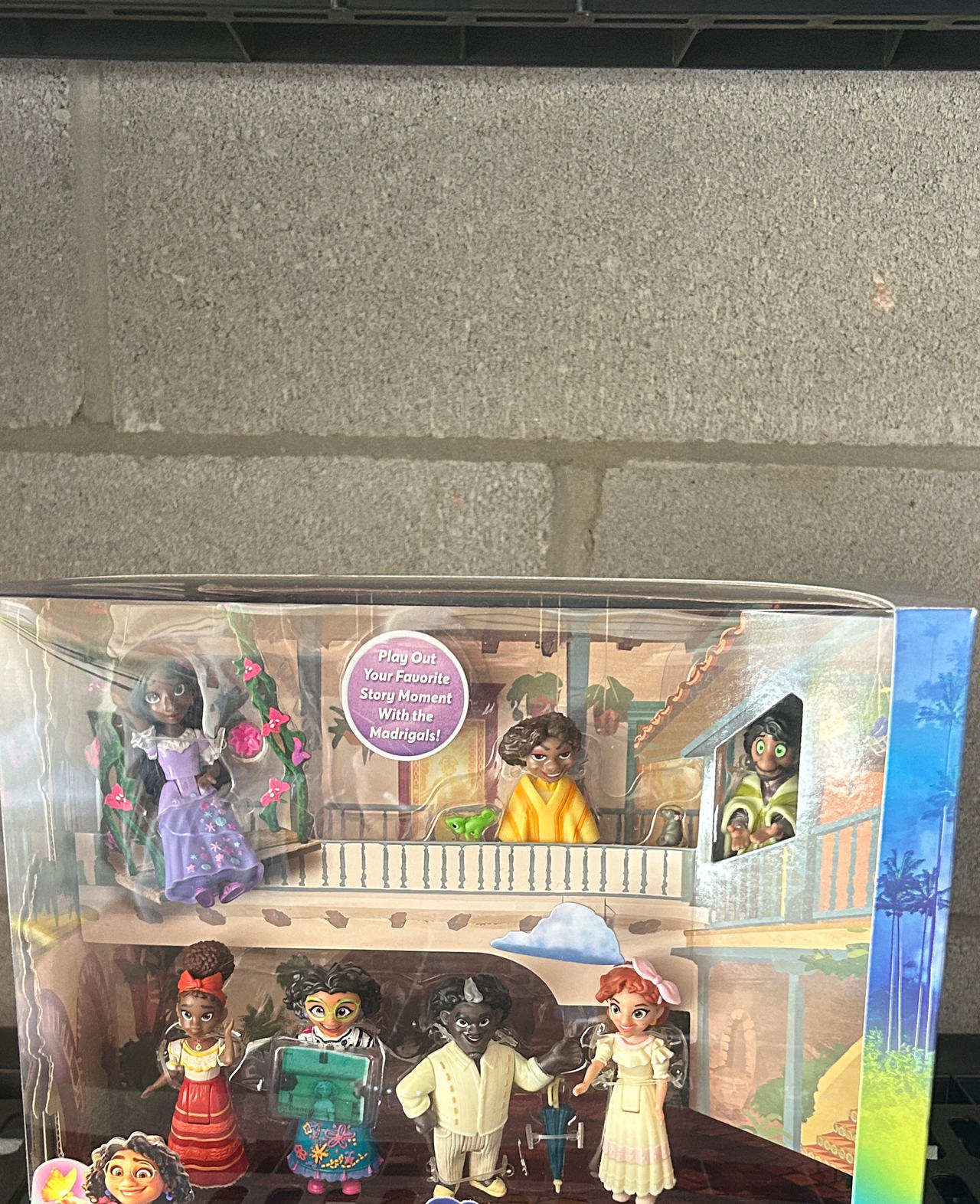 Disney Encanto Madrigal Family Small Doll Gift Set