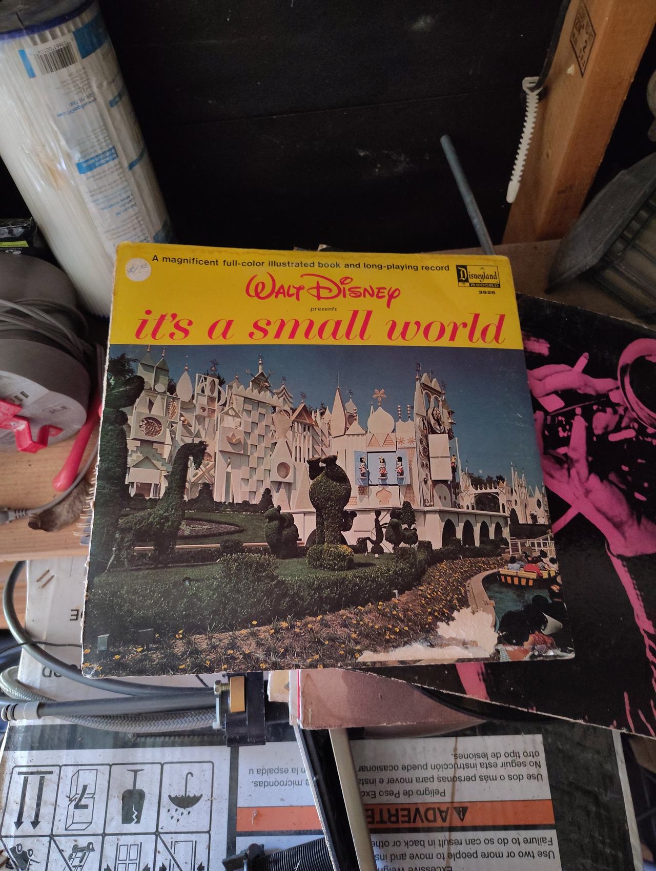 Walt Disney Presents It's a Small World (Disneyland Records 3925)