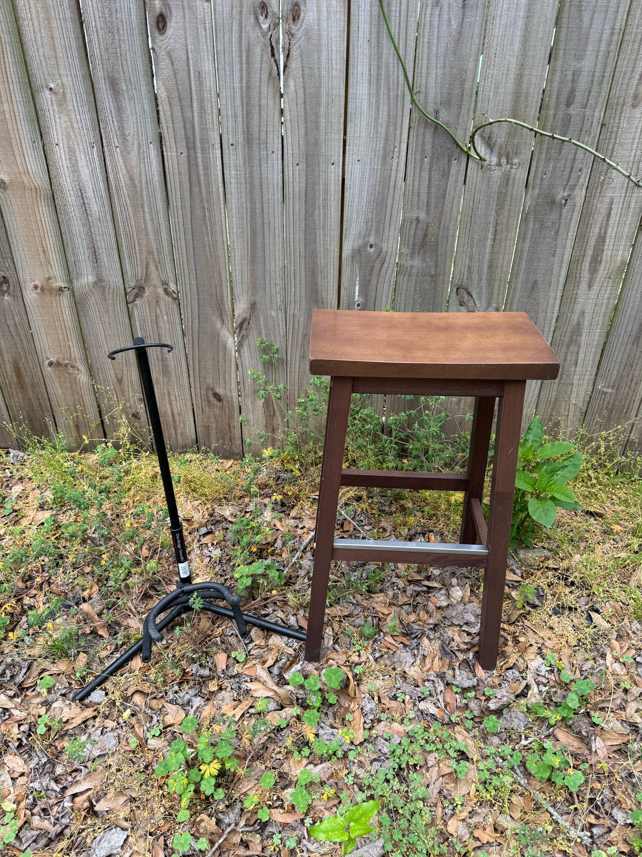 Wooden Saddle Seat Bar Stool & Guitar Stand
