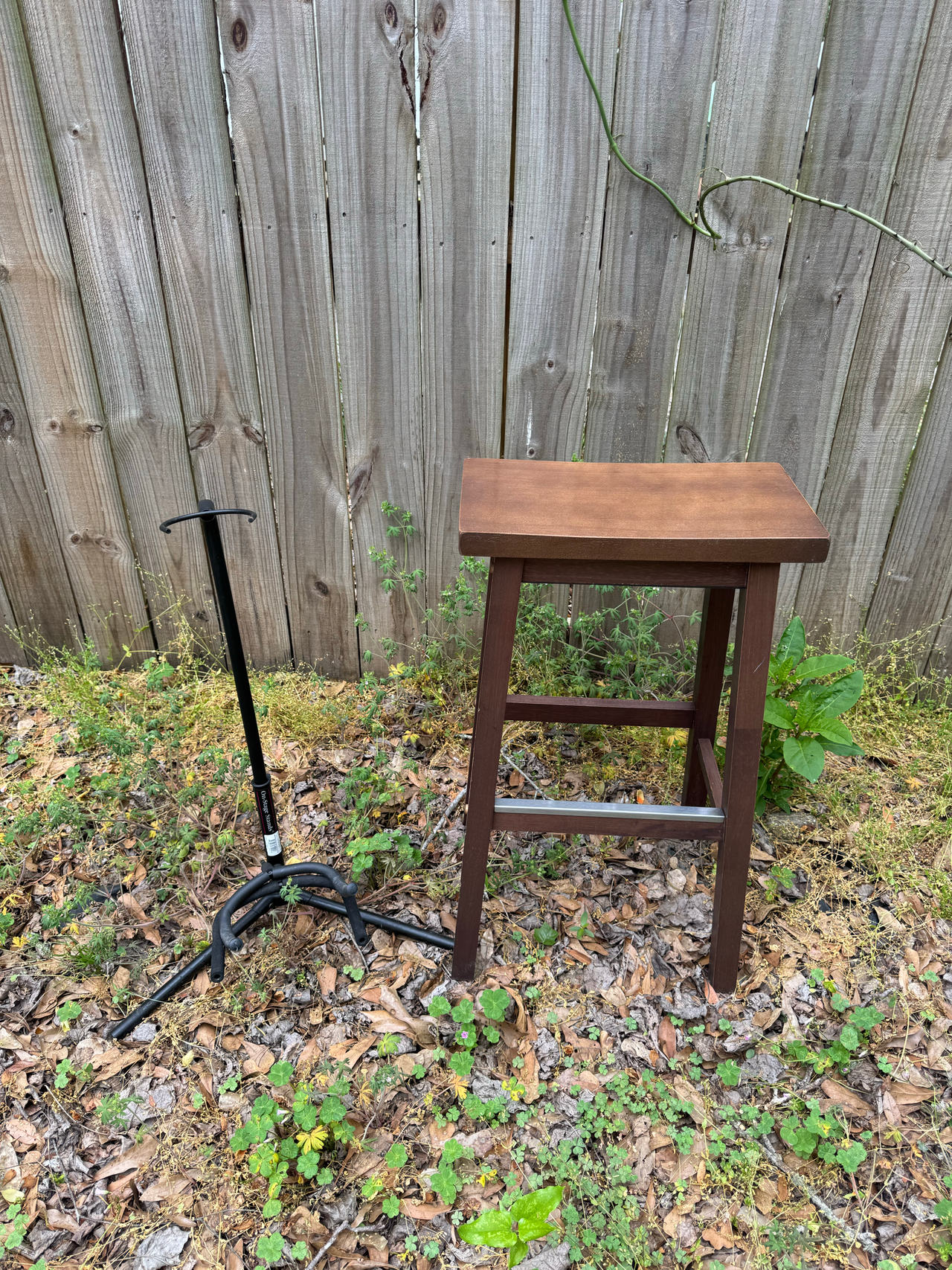 Wooden Saddle Seat Bar Stool & Guitar Stand