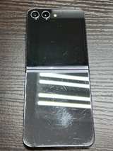 Samsung Galaxy Z Flip5 256GB Graphite (Unlocked) 98% Battery Health - Image 3