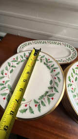 Lenox Holiday Gold Trimmed Christmas Dinner Plate Set of 25pcs - Image 2