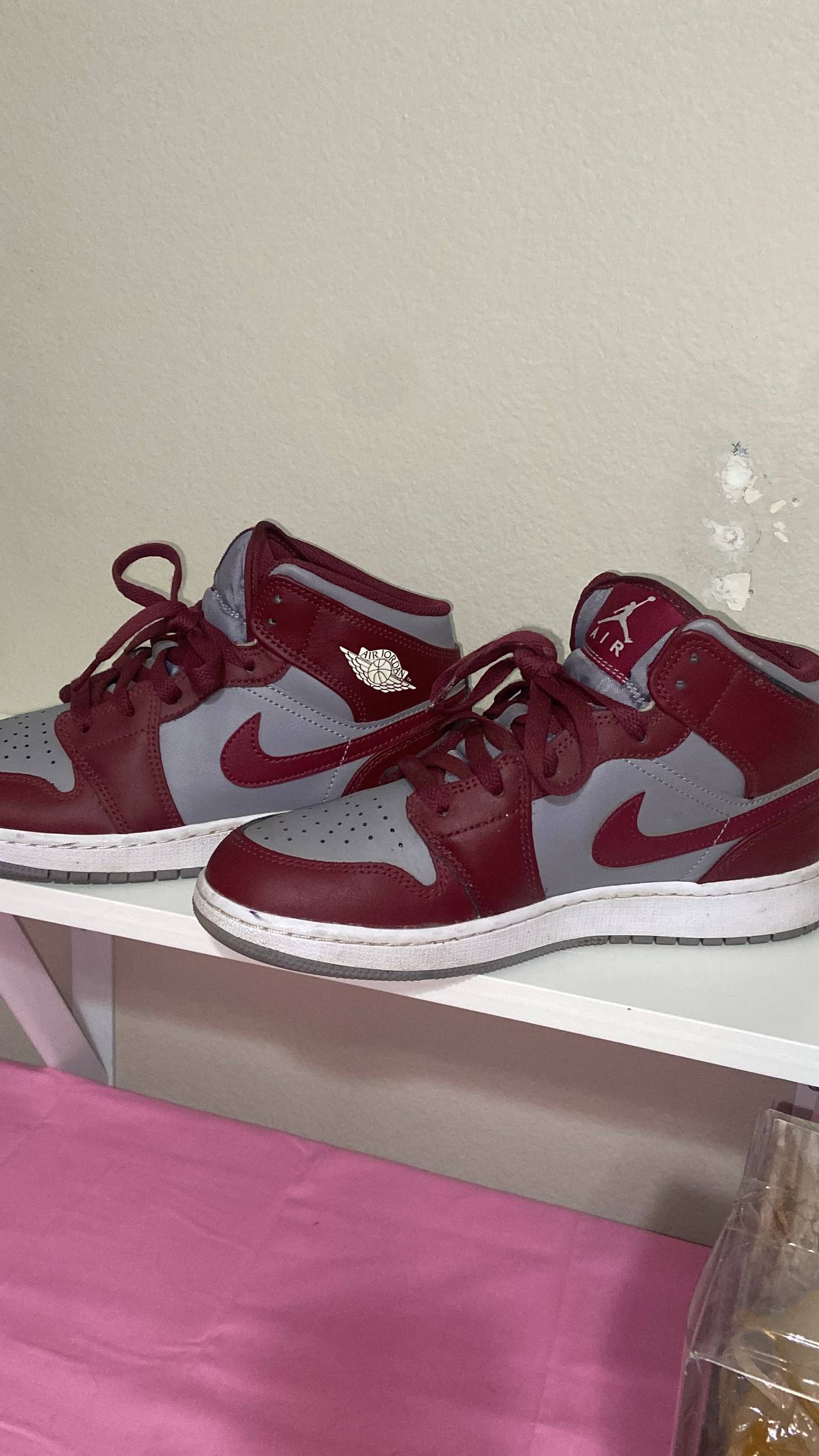 Air Jordan 1 Mid Bordeaux