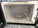 Black+Decker 0.9 cu ft 900W Stainless Steel Microwave Oven - Image 2
