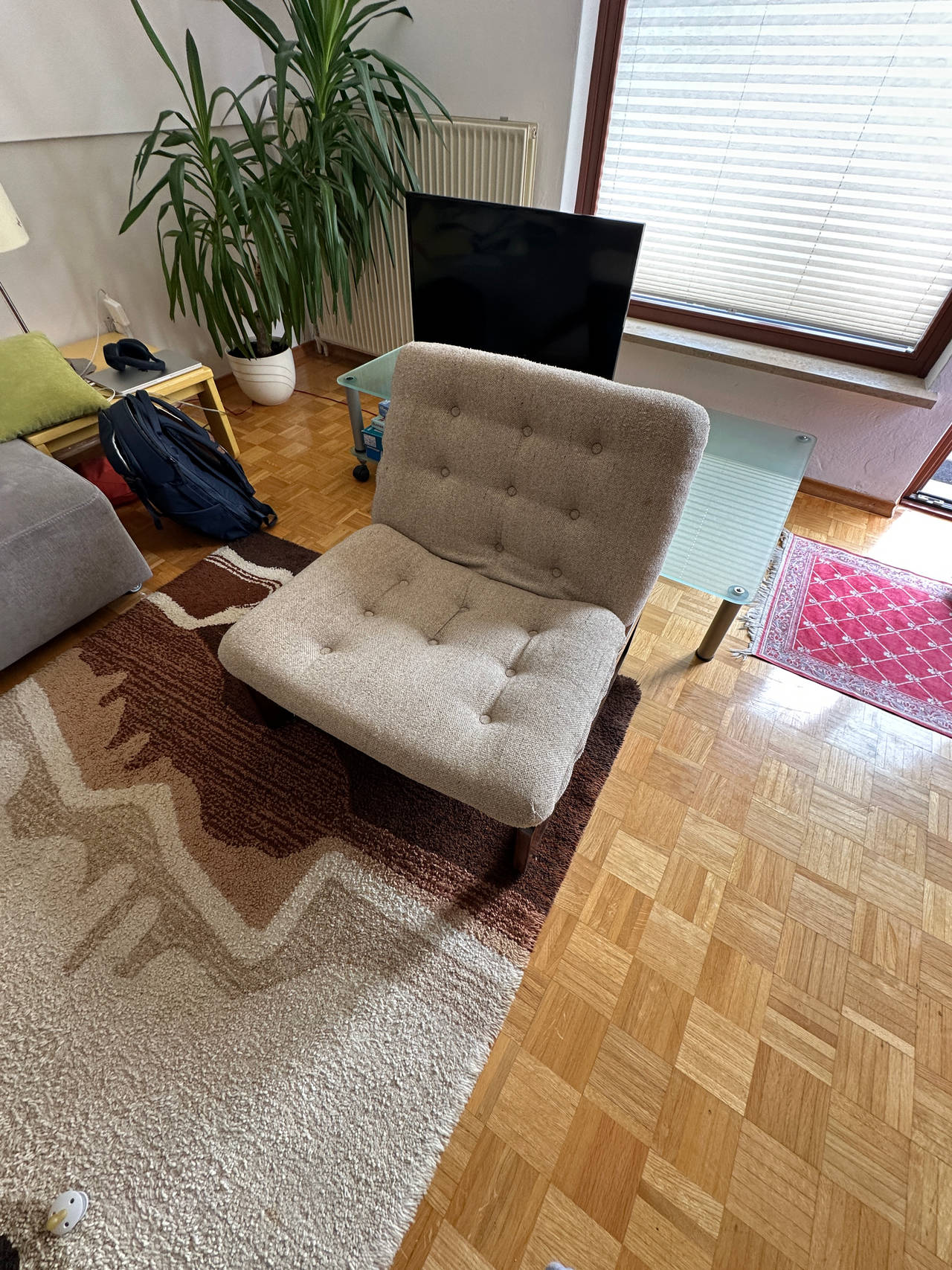 armless accent chair