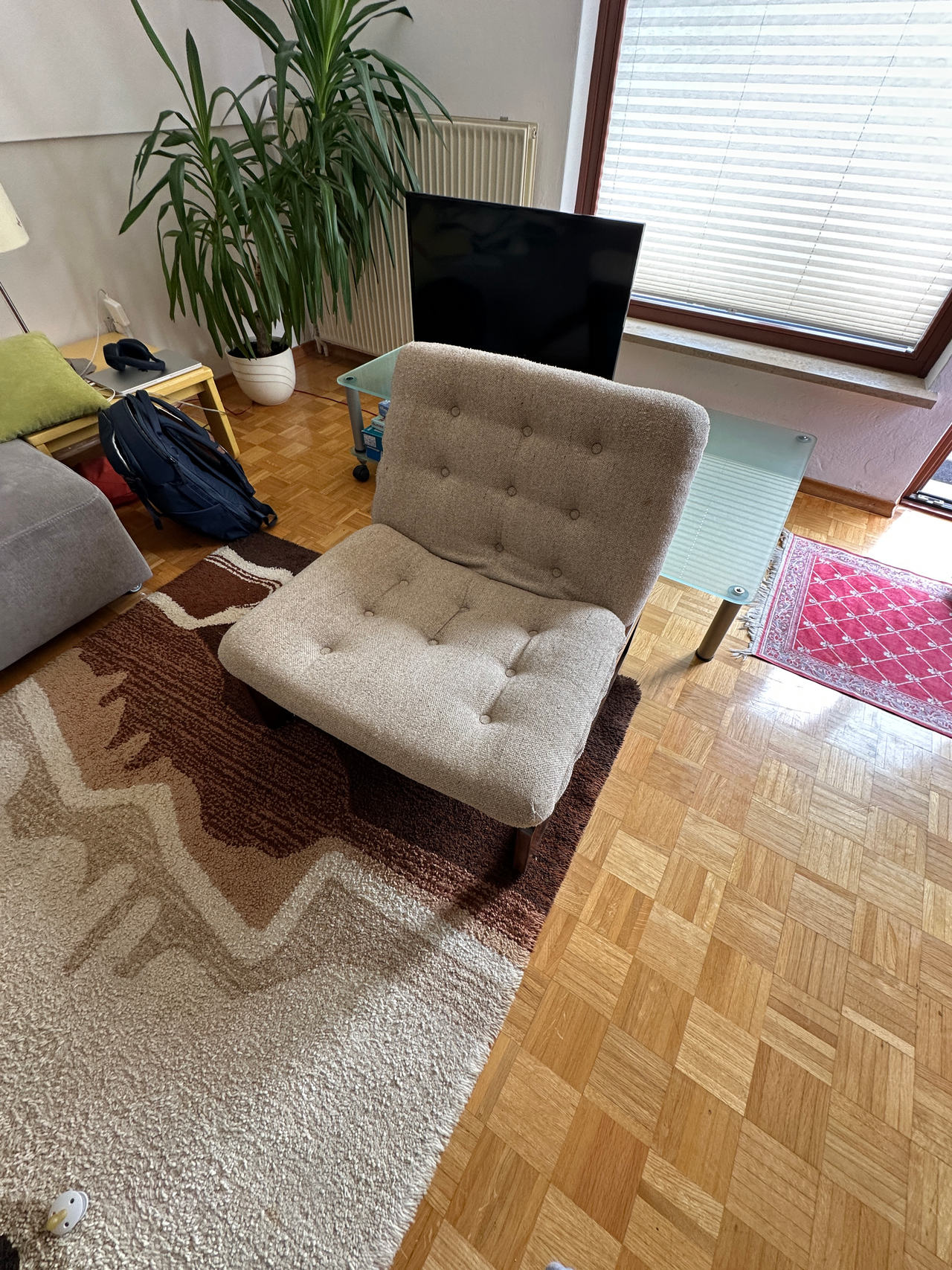 armless accent chair