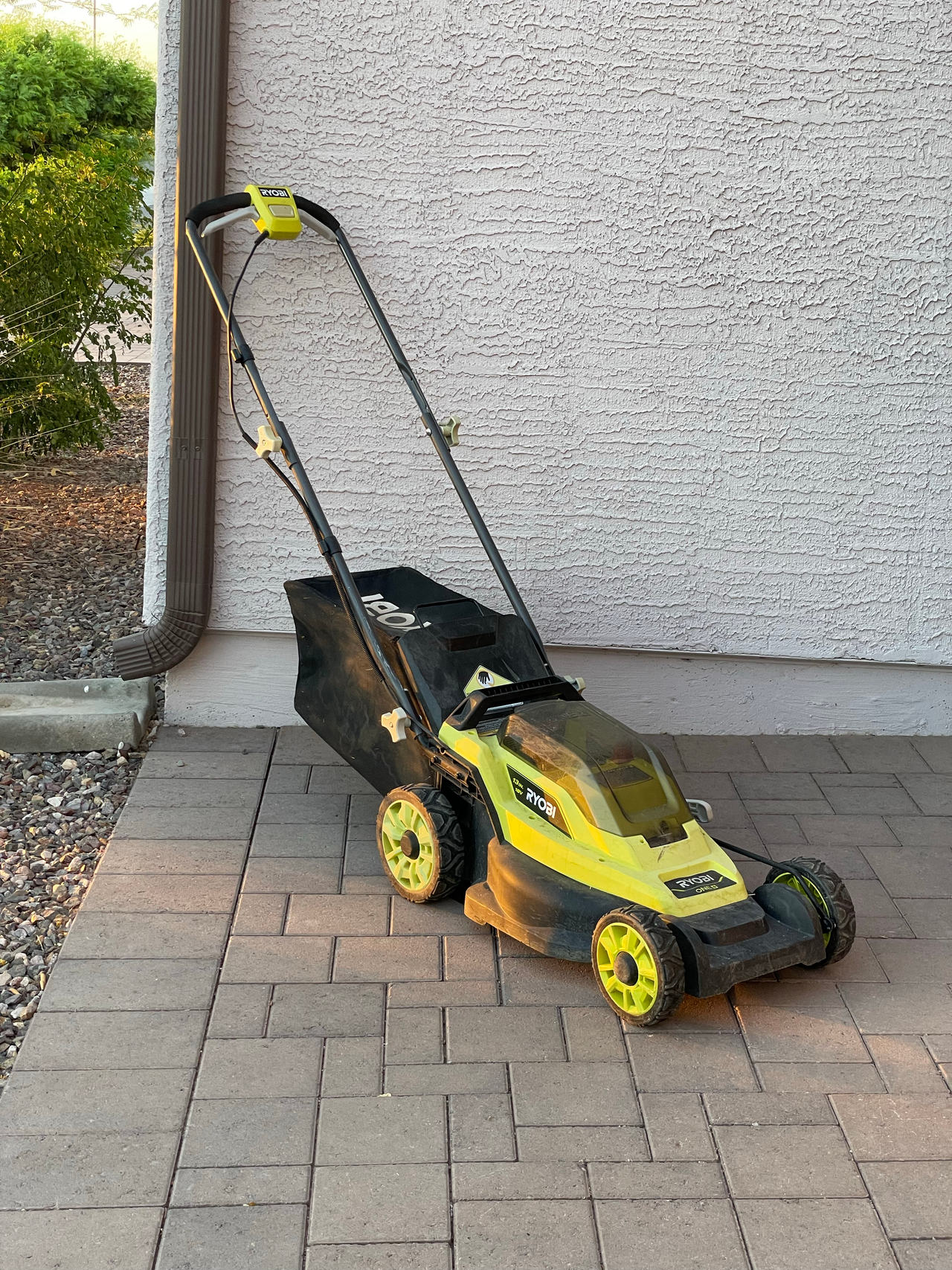 Ryobi 18V ONE+ 13 in. Cordless Push Lawn Mower