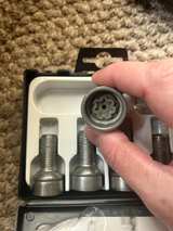 Audi Genuine Wheel Bolt Locking Set 4F0071455 - Image 4