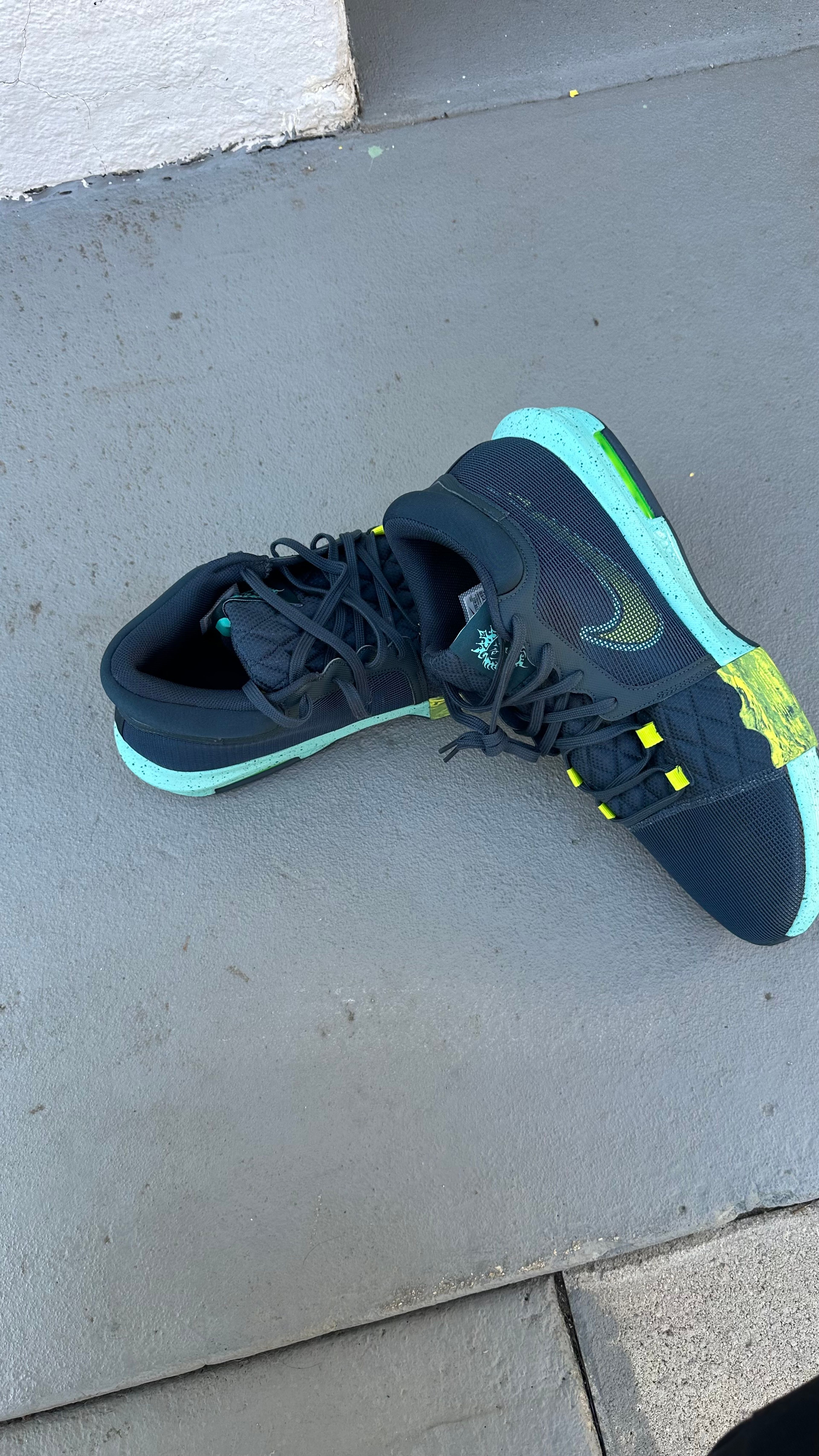 Nike LeBron Witness 8 Basketball Shoes Navy/Carolina Blue - Image 2