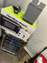 Hamilton Beach Compact Microwave Oven - Image 2