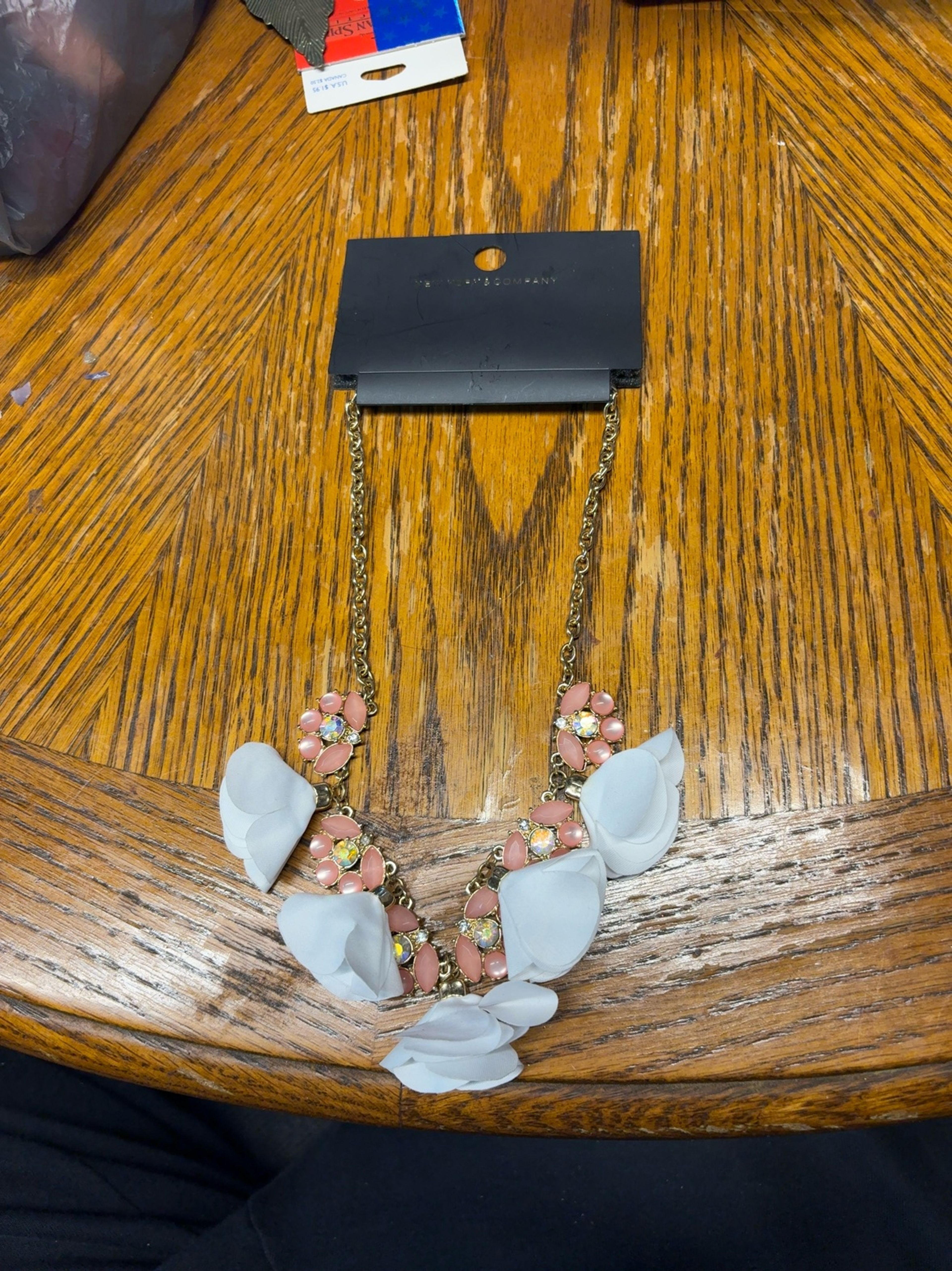 Express Floral Statement Necklace – Pink & White