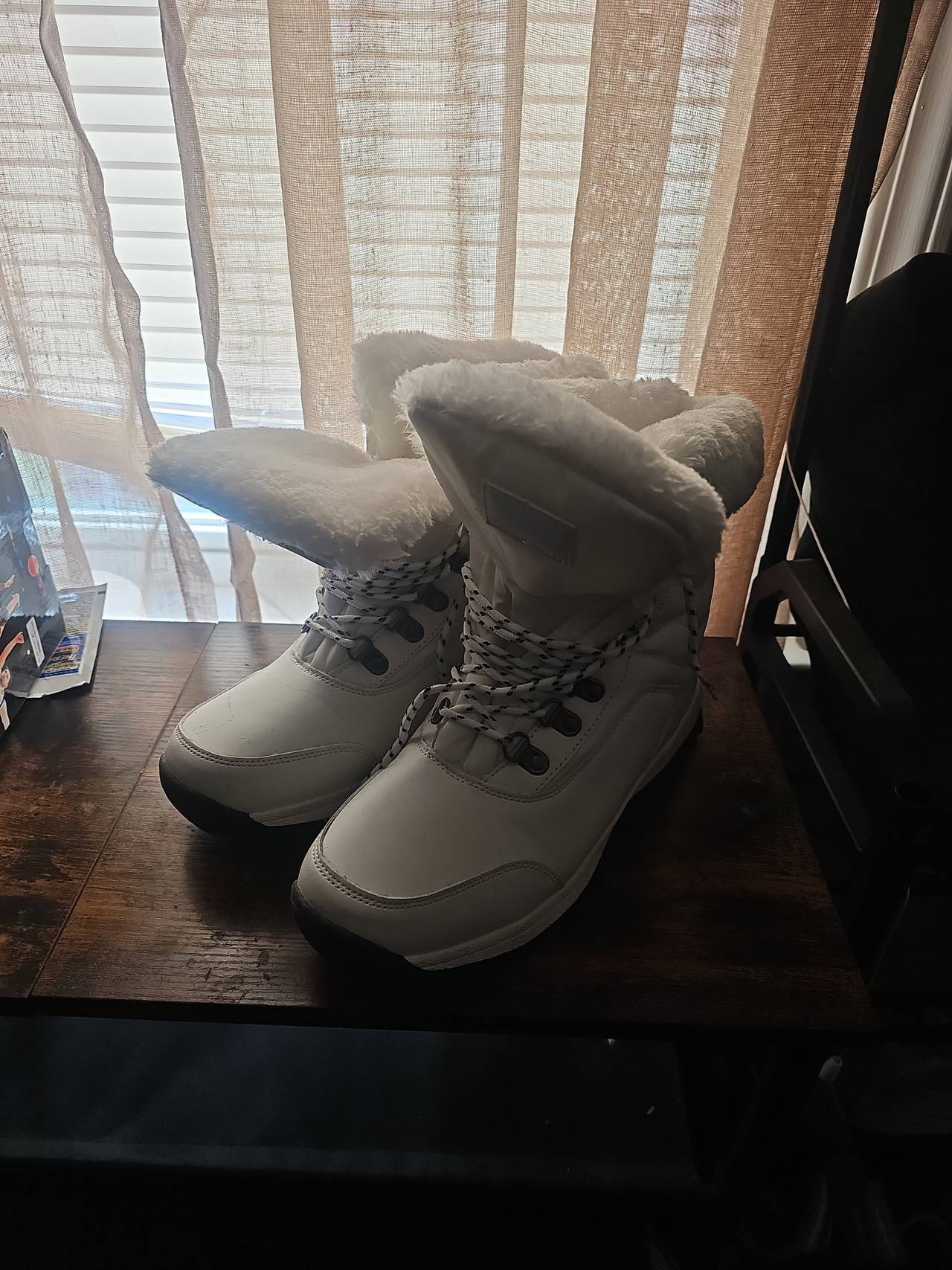Women's White Faux Fur Lined Snow Boots