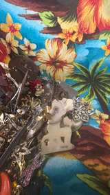 Vintage Christmas Jewelry & Brooch Lot - Image 7