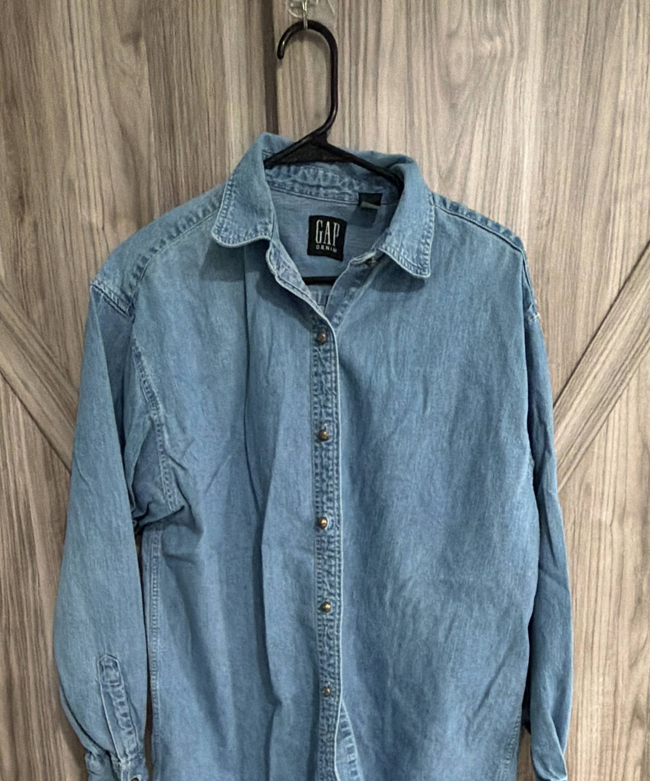 Vintage Gap Denim Button Down Shirt size Medium metal buttons