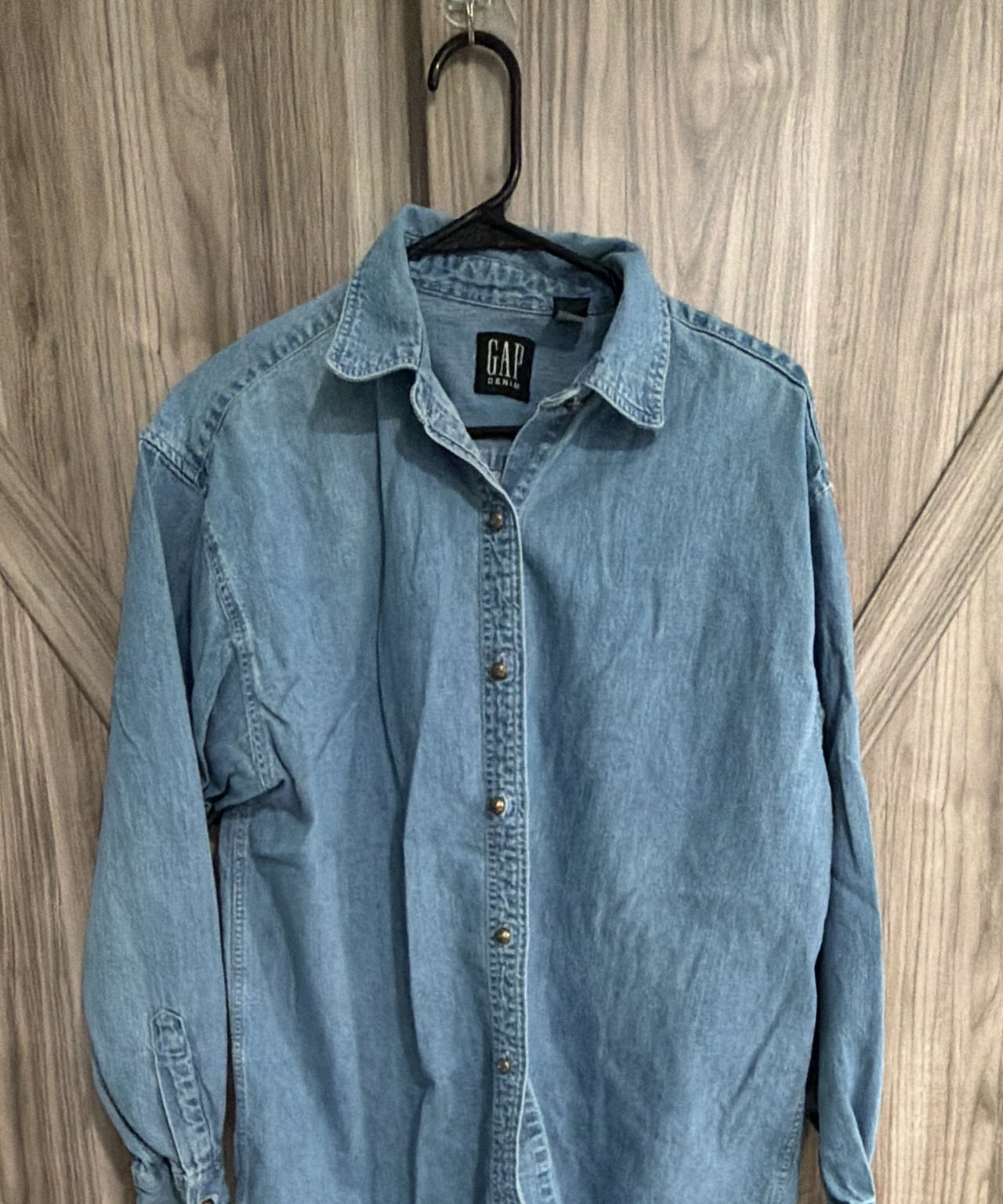 Vintage Gap Denim Button Down Shirt size Medium metal buttons