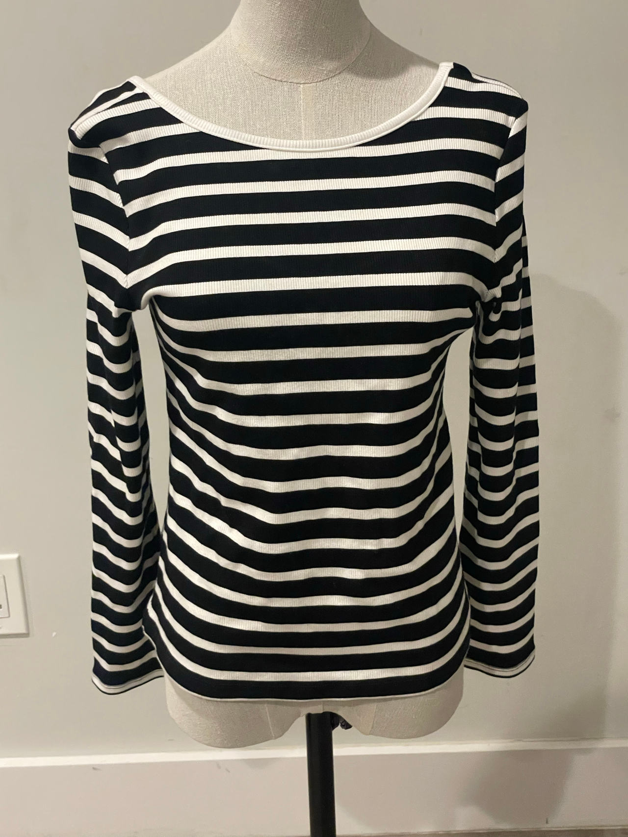 Tahari Women's Striped Long Sleeve Ribbed Scoop Neck Top