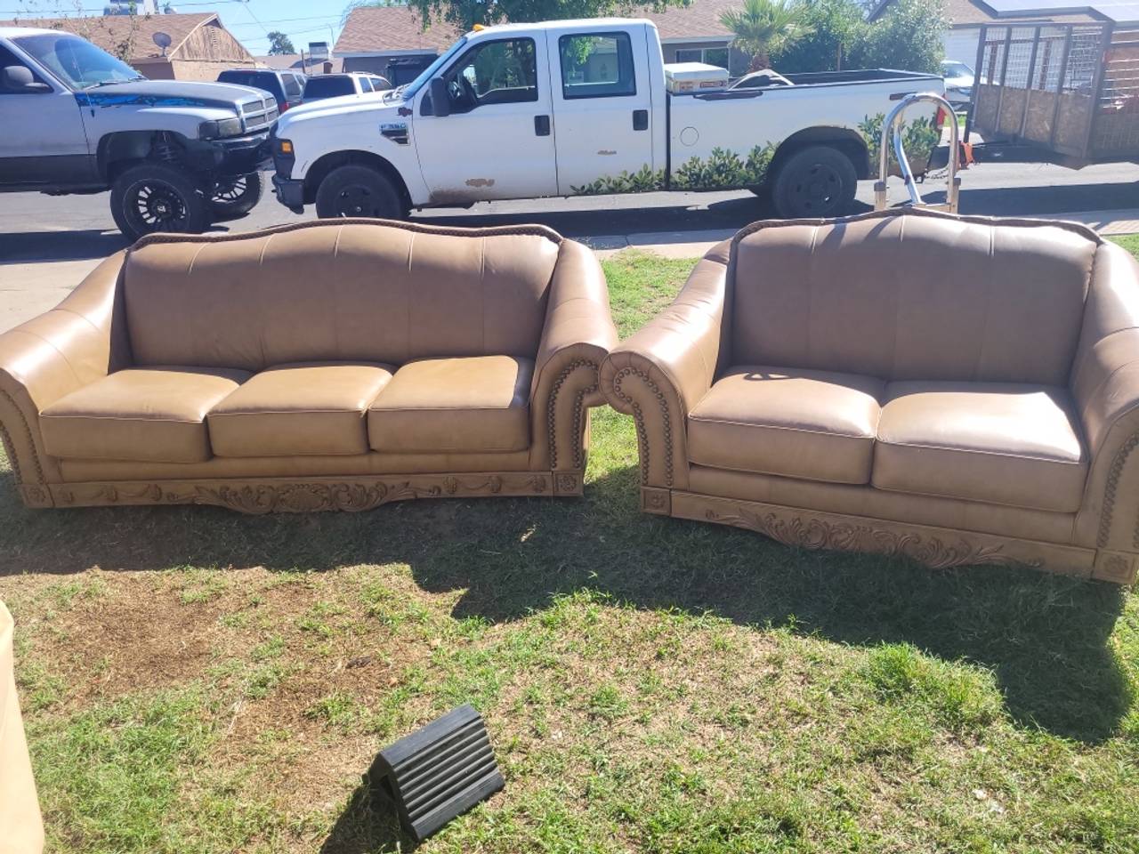 Traditional Brown Leather Sofa and Loveseat Set