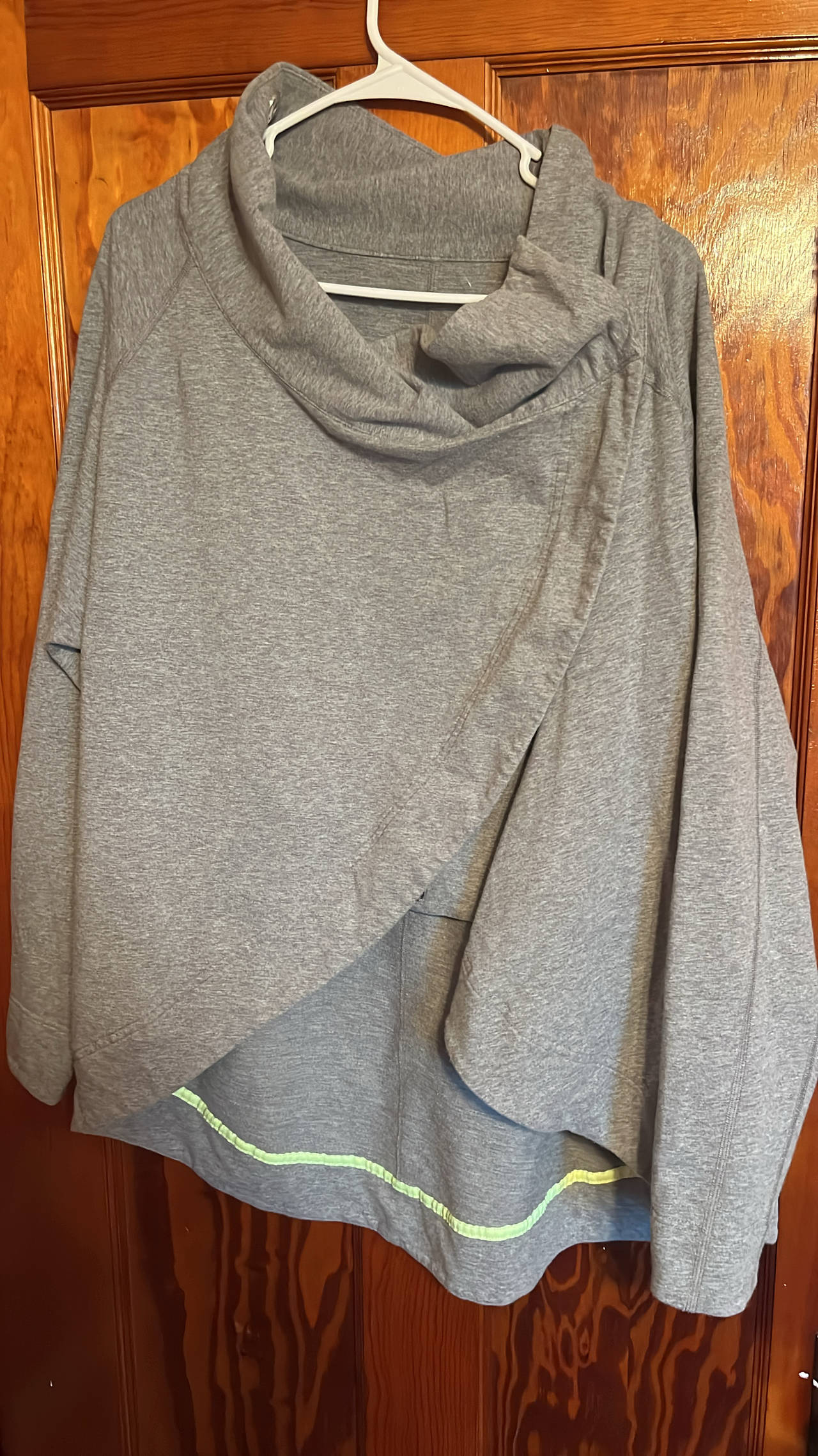 Lululemon Savasana Wrap size 6 excellent condition!
