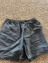 Patagonia Men's Baggies Shorts 5" gray great condition Large - Image 1