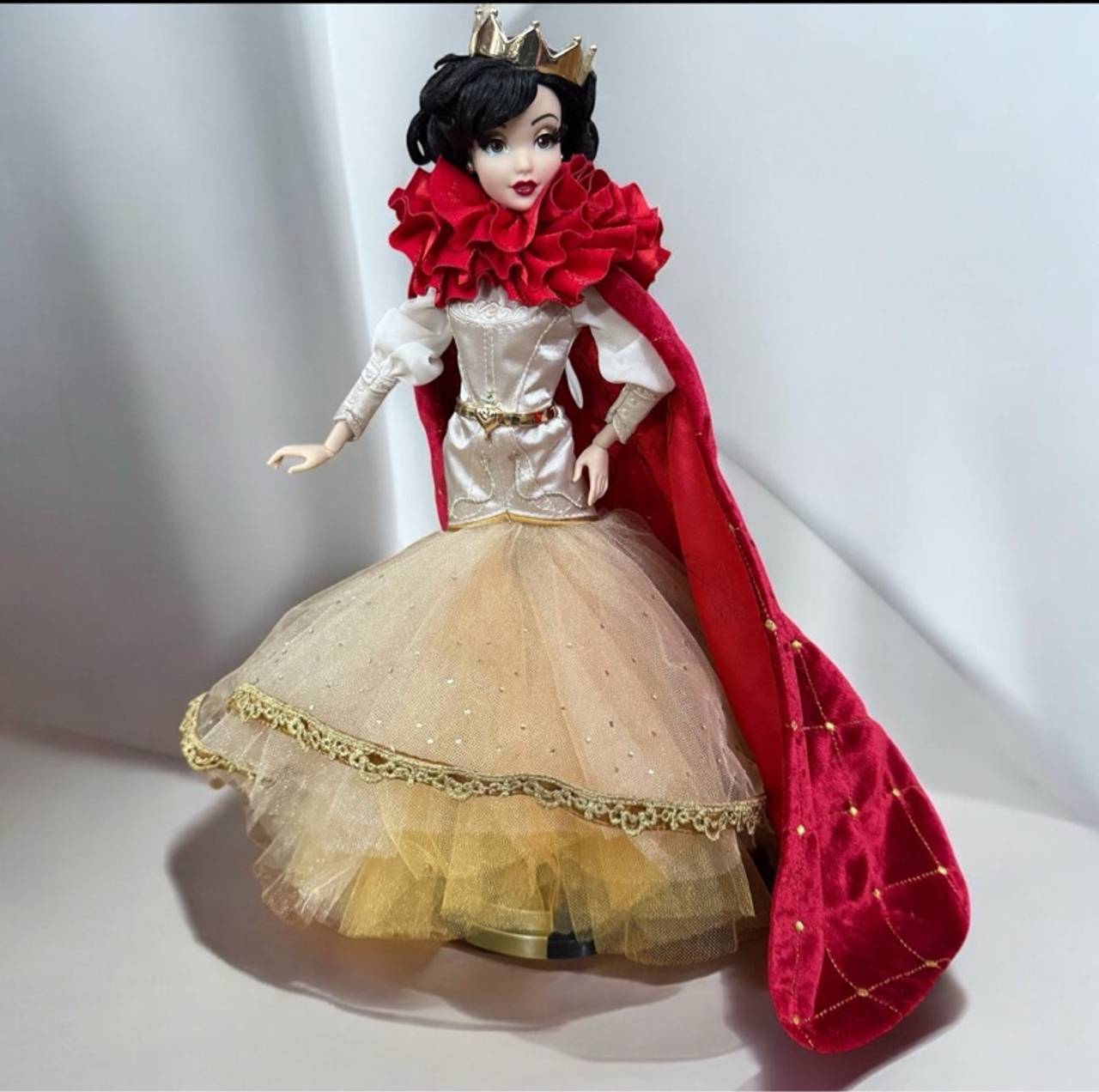 Disney Snow White Limited Edition Ultimate Princess Designer Doll