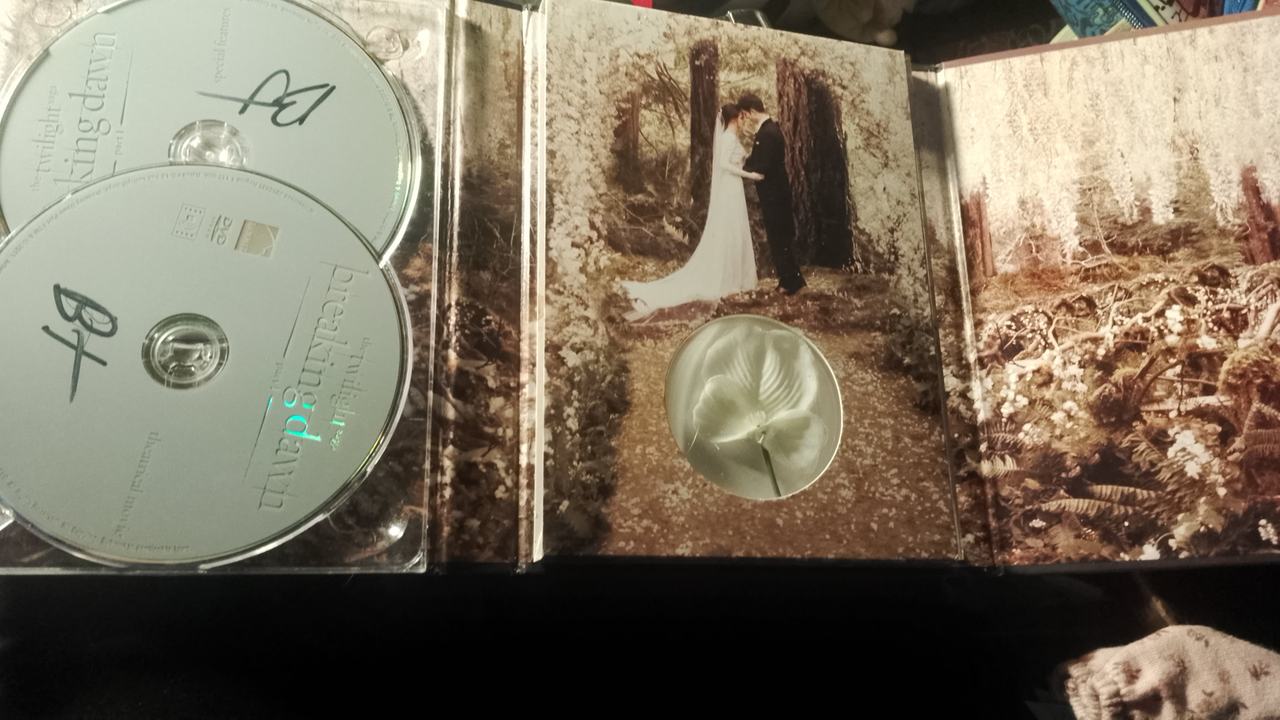The Twilight Saga: Breaking Dawn - Part 1 DVD Special Edition