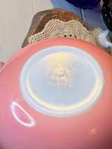 Vintage Pyrex Pink 1 1/2 Quart Round Casserole Dish - Image 3
