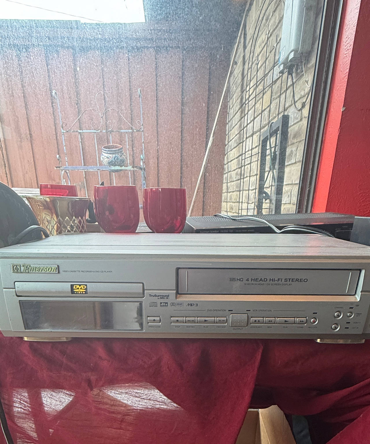 Emerson EWD2204 DVD/VCR Combo Player