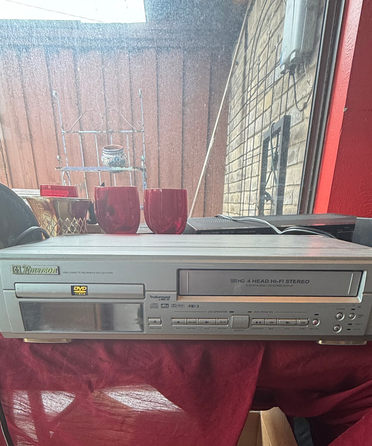 Emerson EWD2204 DVD/VCR Combo Player