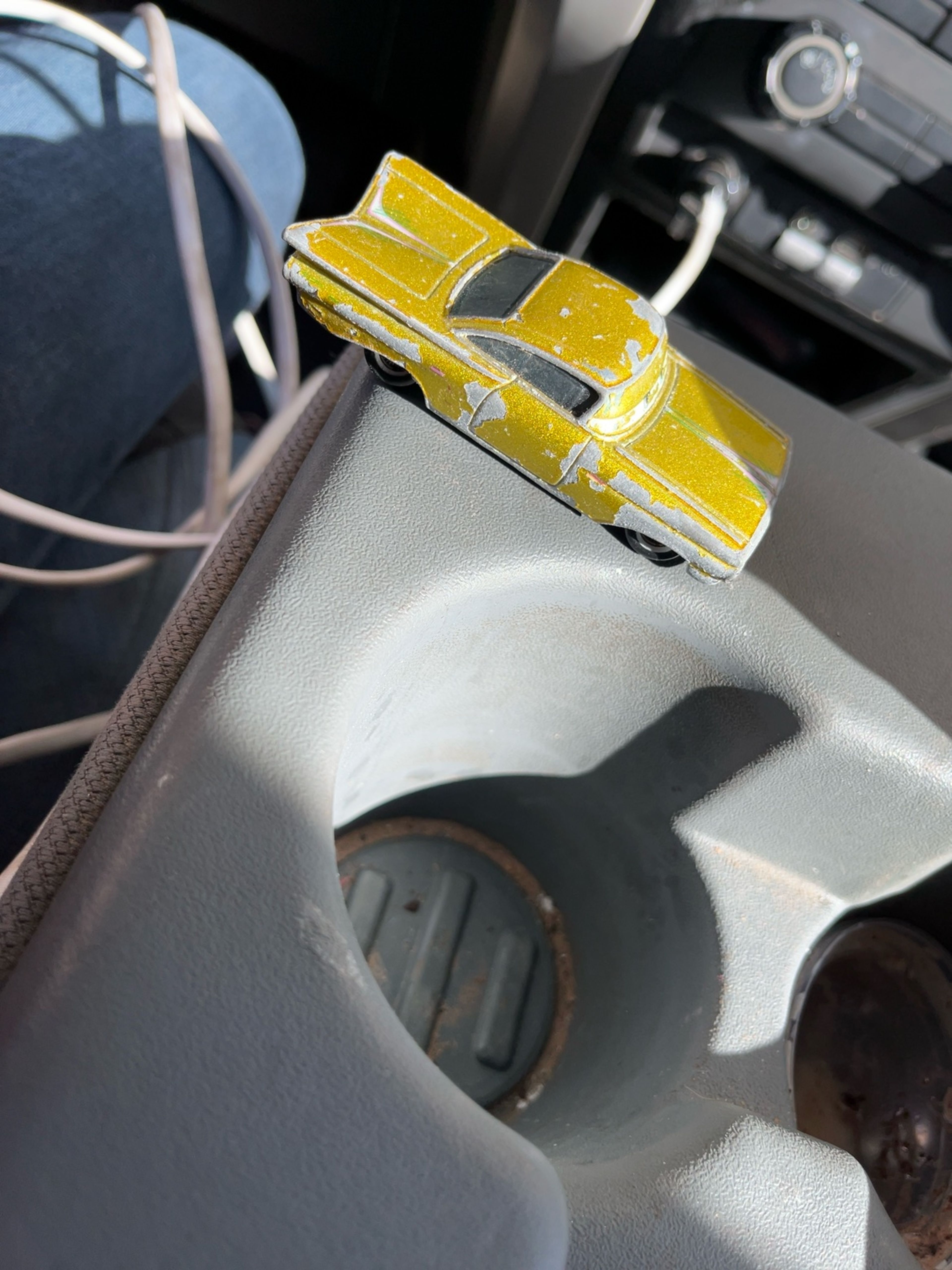 Disney Pixar Cars Ramone Diecast Figure Yellow 1:55 Scale - Image 4