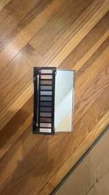 RARE Urban Decay Naked Smoky Eyeshadow Palette - Image 3