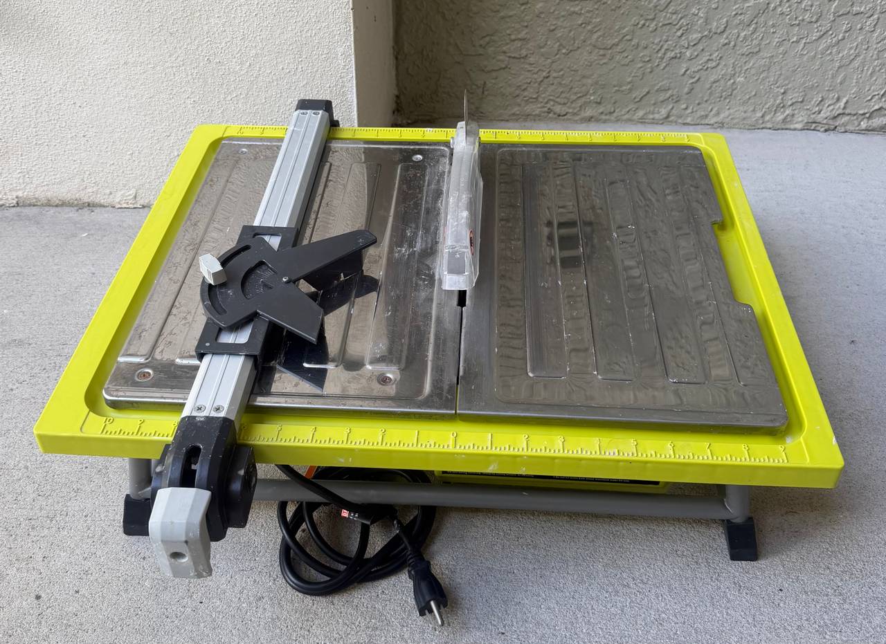 Ryobi 7 in. Table Top Tile Saw WS722