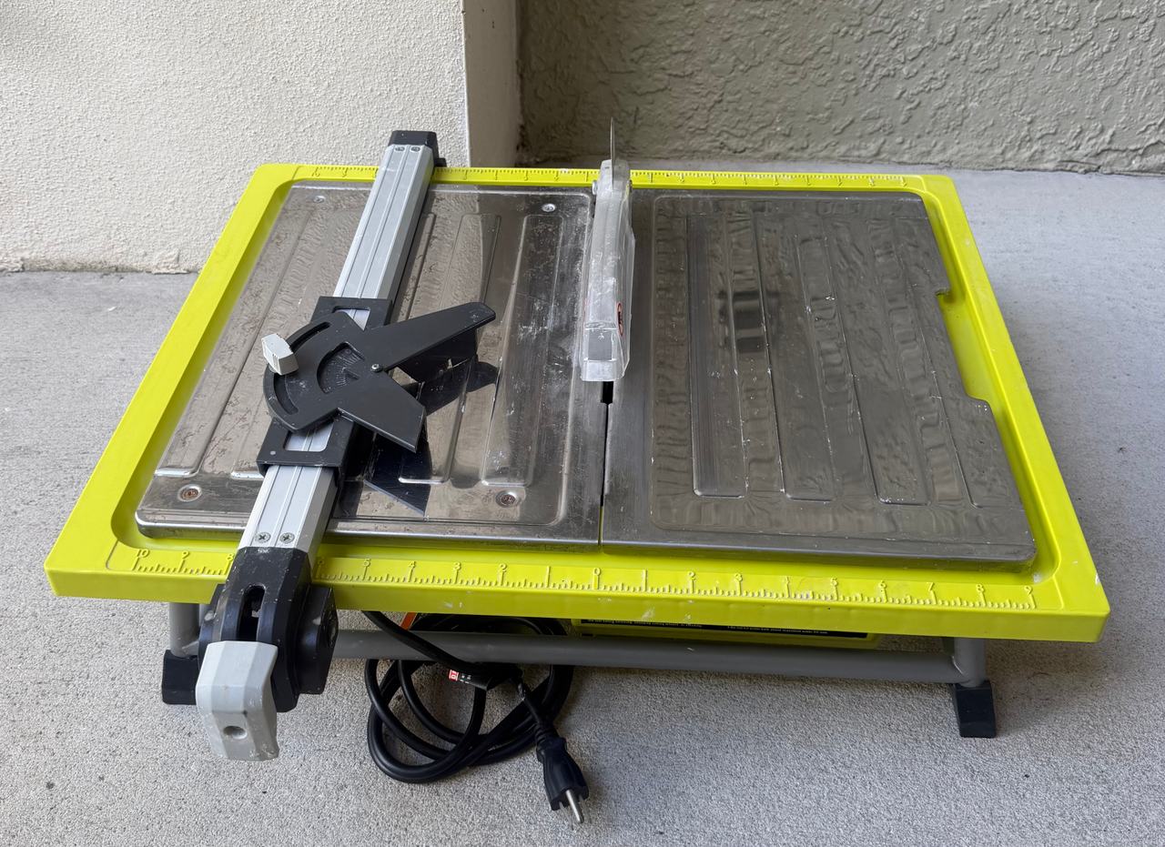 Ryobi 7 in. Table Top Tile Saw WS722