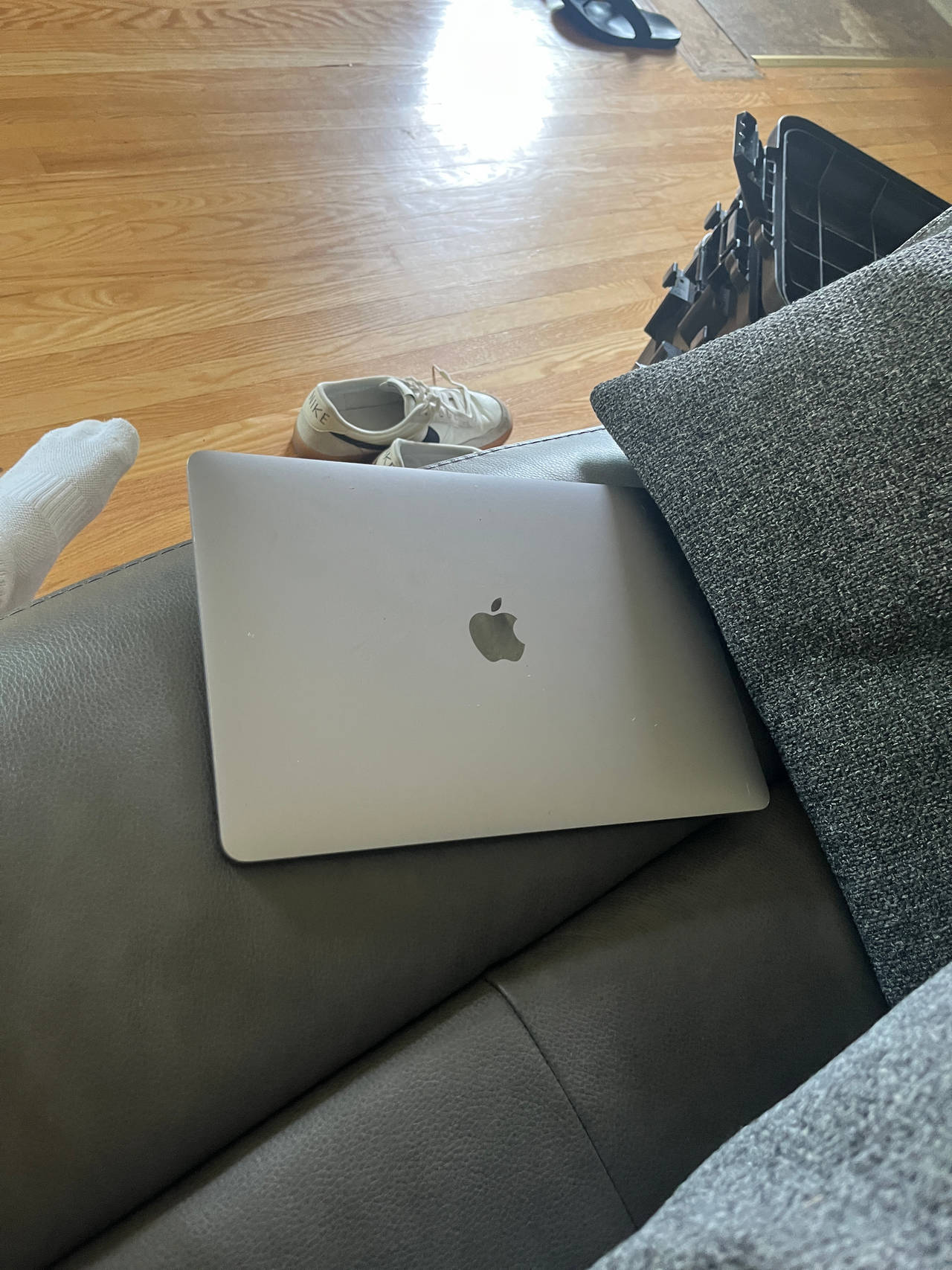 Apple MacBook