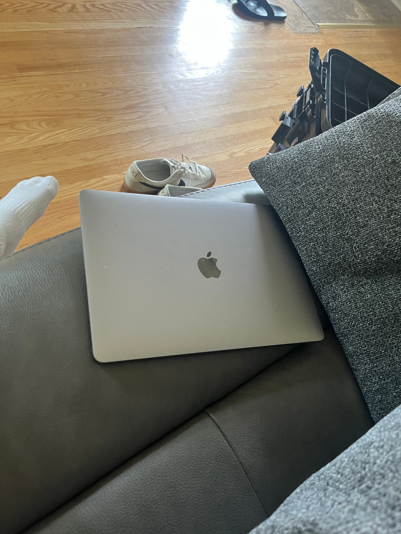 Apple MacBook